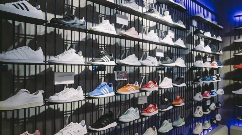 10 Shop giày Sneaker nam, nữ chính hãng uy tín nhất hiện nay