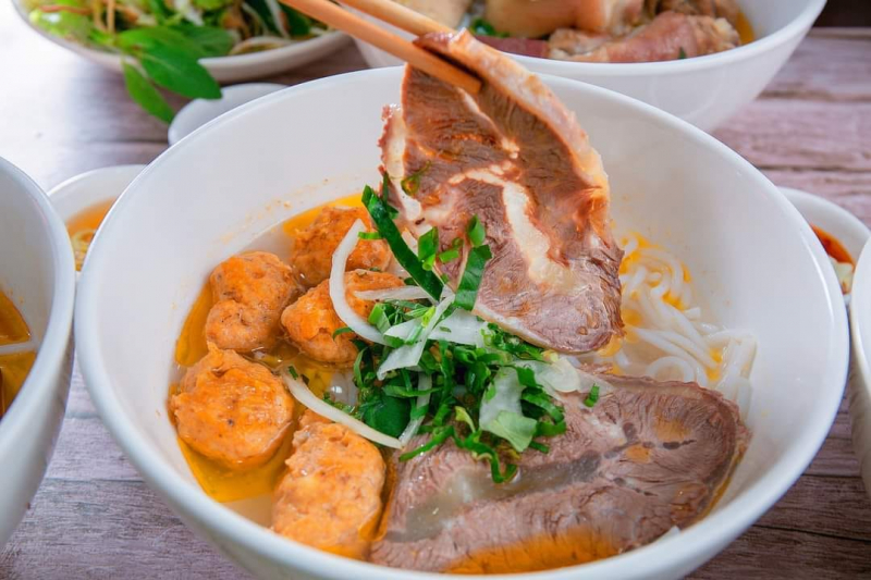 Bún Bò B&T - Đậm Đà Hương Vị Huế