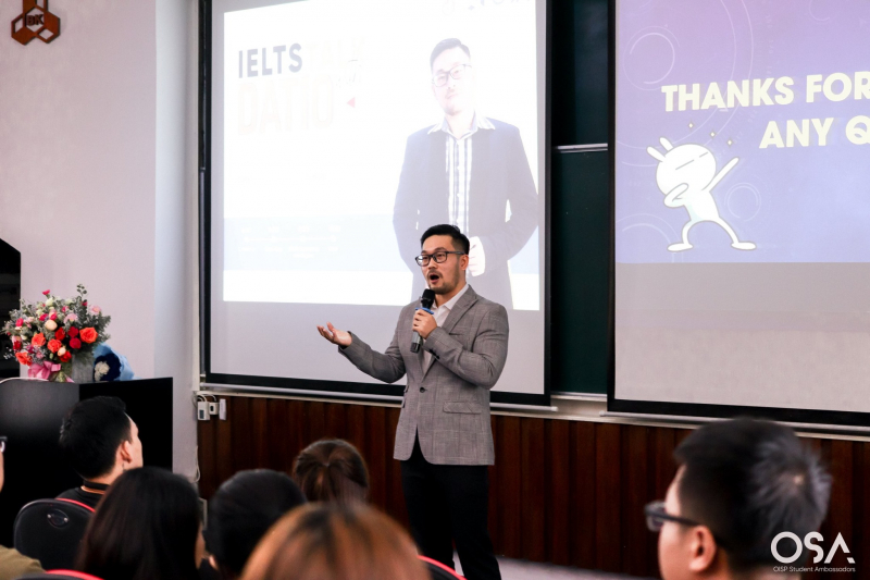 Thầy Datio diễn thuyết về học IELTS tại ĐH Bách Khoa TP. HCM