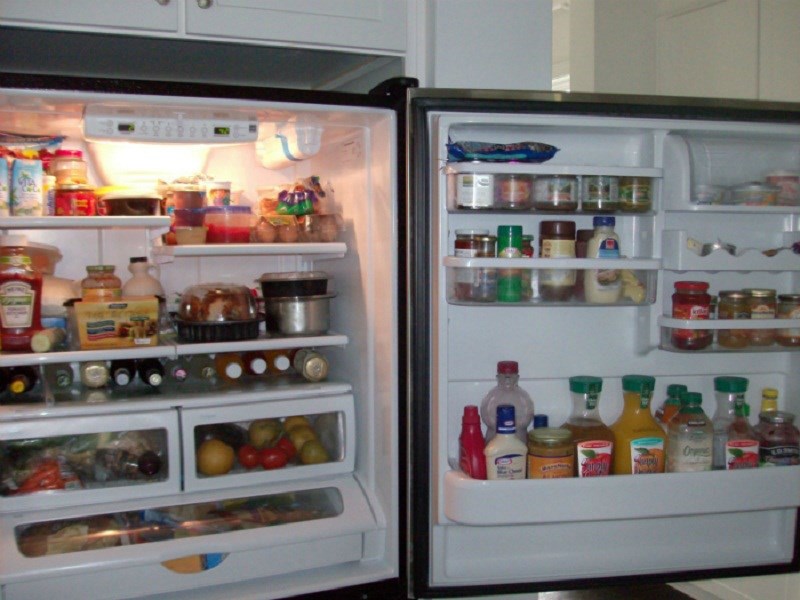 Sắp xếp đồ ăn trong tủ lạnh cho hợp lý