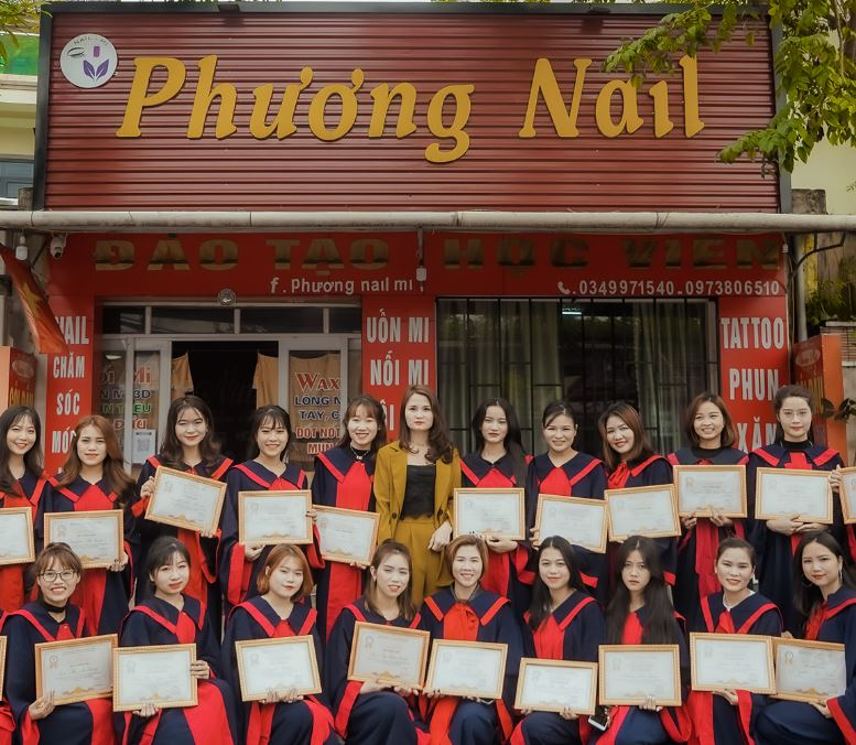 Phương Nail Mi với đội ngũ học viên chuyên nghiệp