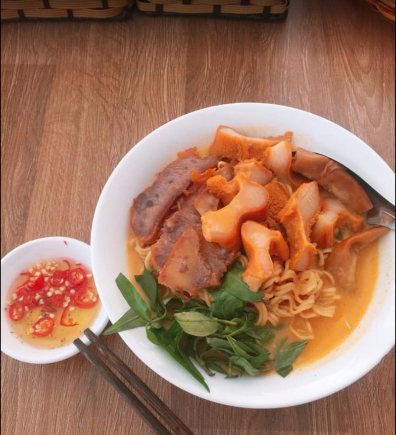 Bánh canh ghẹ, phá lấu bò SG