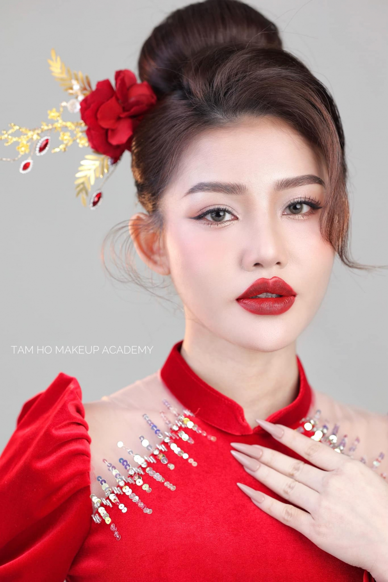 Tâm Hồ Makeup Academy