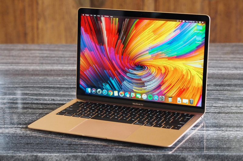 Quảng cáo có tên The new MacBook Air - Supercharged by M2 của Apple