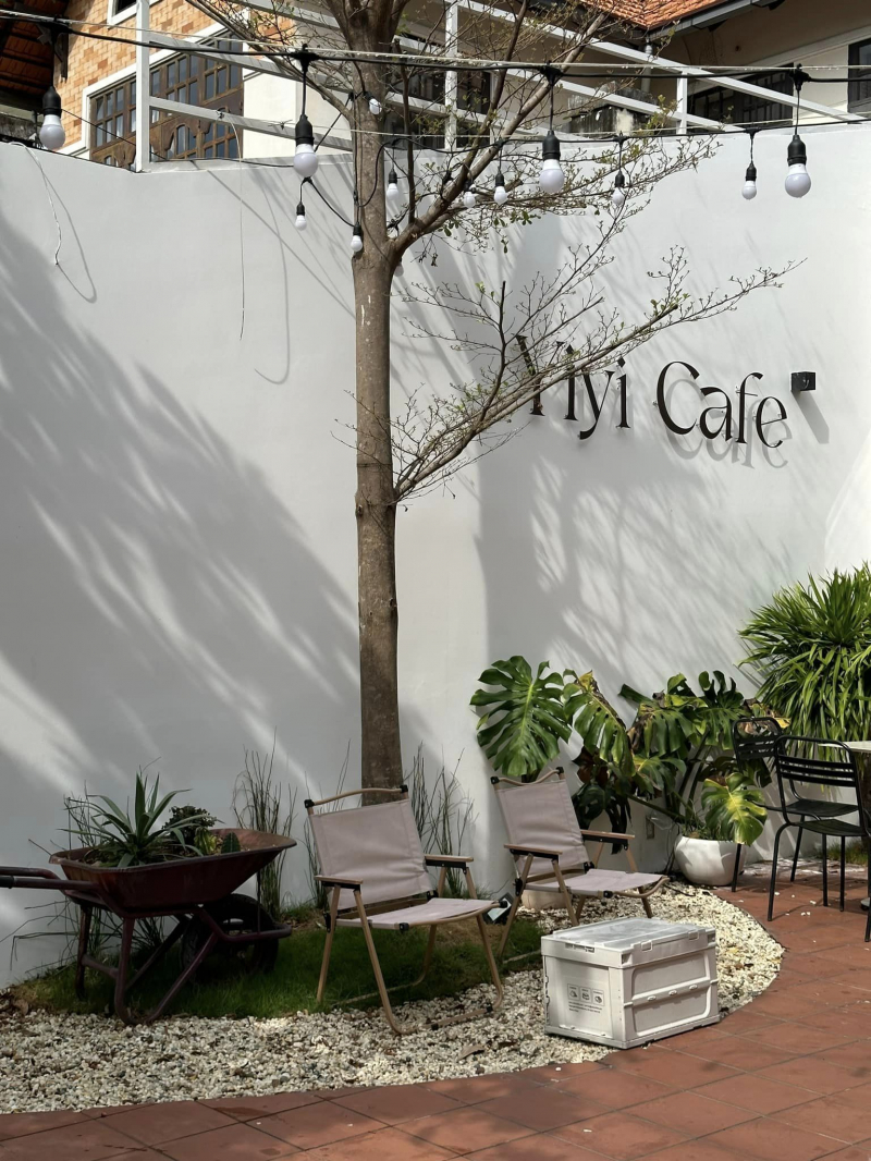 Yiyi Dessert & Café