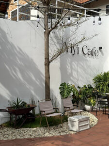 Yiyi Dessert & Café