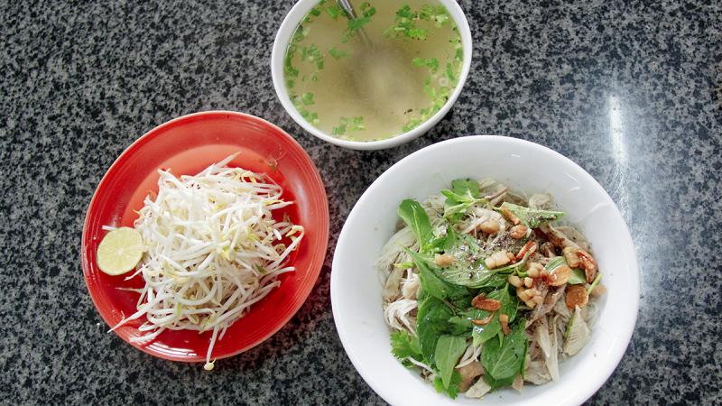 Khám phá ngay: Top 5 Quán phở khô hảo hạng TP. Quy Nhơn, Bình Định